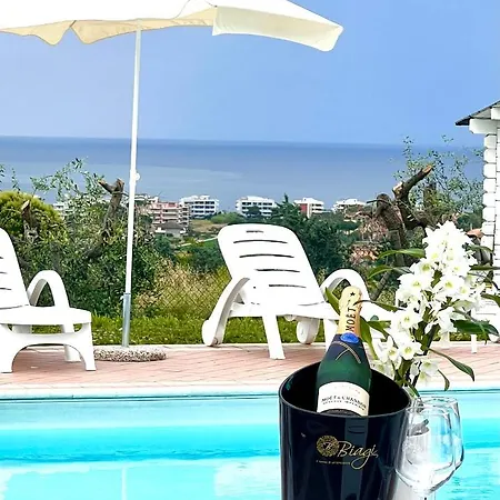 Alojamento de Acomodação e Pequeno-almoço Vigneto - Italian Restaurant & Villa Rosa Di Martinsicuro